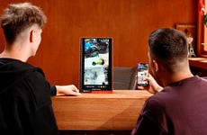 Portable Phone-Mirroring Screens