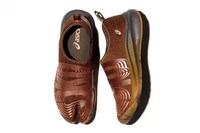 Split-Toe Running Shoes Image 3