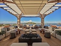Resort-Style Yacht Experiences Image 2