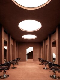 Layered Salon Interiors Image 2