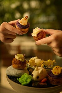 Easter-Celebrating Cracking Restaurant Feasts Image 2