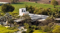 Earth-Layered Concrete Homes Image 3