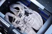 Automated Shoe Cleaning Appliances Image 4
