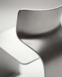 Single-Ribbon Metal Chairs Image 3