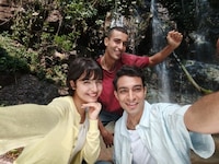 Oversized Selfie Lens Smartphones Image 4