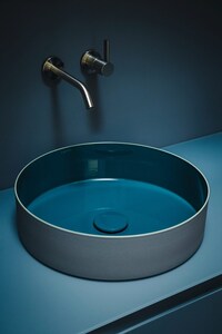 Tricolour Basin Bowls Image 3