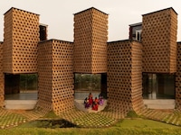 Container-Built Restaurants Image 2