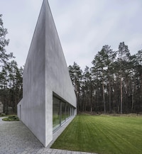 Triangular Concrete Houses Image 3