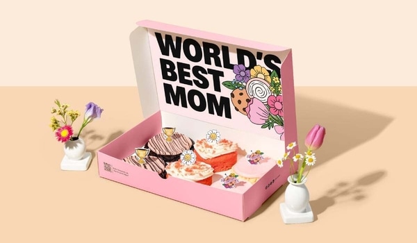 Mom-Themed Dessert Boxes