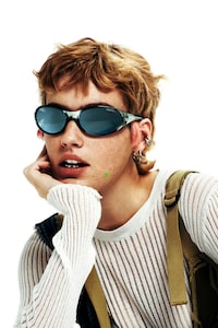 90s-Era Bio-Based Sunglasses Image 3
