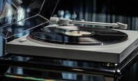 Slim Fuss-Free Turntables Image 3
