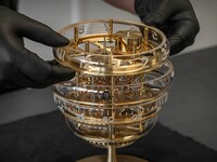 Luxe Beehive Table Clocks Image 3