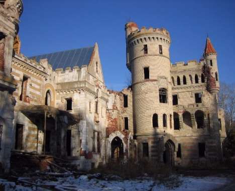 53 Colossal Castles and Mansions