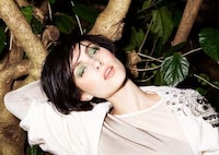 Tree Hugging Photoshoots Image 2