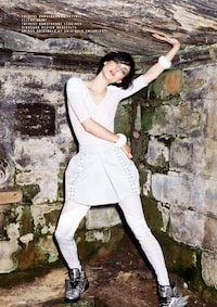 Tree Hugging Photoshoots Image 3