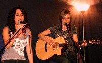 Chicks Who Can Sang Image 5