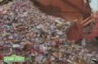 Nude and Colorless Soft Drink Cans Image 6