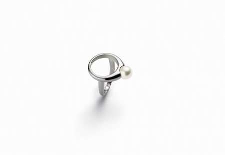 Sideways Rings: Maison Martin Margiela Jewelry 2009/2010 Sideways Rings: Maison Martin Margiela Jewelry 2009/2010