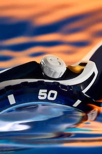 Jelly-Inspired Dive Watches Image 2