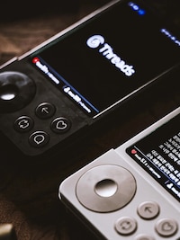 Social Media-Only Smartphone Designs Image 7