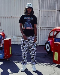Green Accent Streetwear Image 2