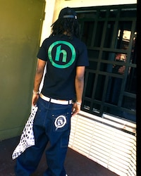 Green Accent Streetwear Image 3