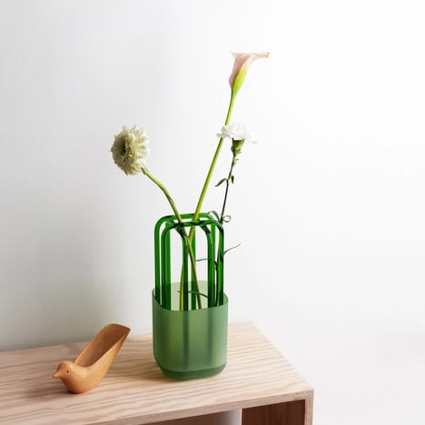 Bright Guided Stem Vases