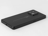 Durable Swappable Battery Smartphones Image 7