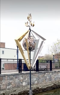 Kinetic Jewelry-Inspired Sculptures Image 1