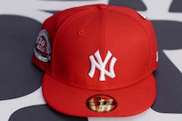 Fitted Cap Capsule Image 3
