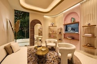 Art Deco-Inspired Timepiece Boutiques Image 4