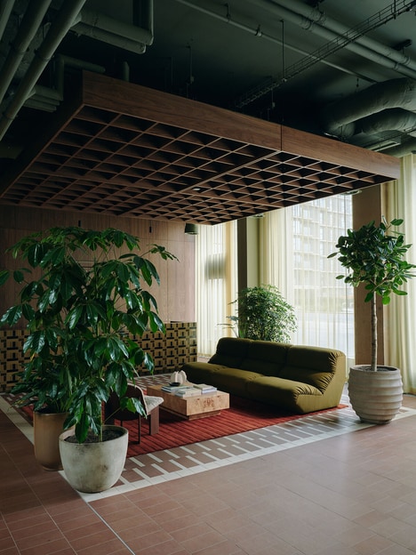 Court-Inspired Atrium Workspaces