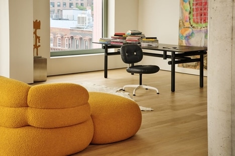 Buttoned Swivel Chairs