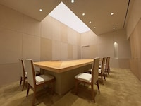 Intimate Modern Sushi Restaurants Image 2