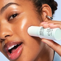 Convenient Hydrating Glossy Sticks Image 2