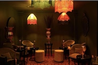 Glamorous Pop-Up Speakeasy Experiences Image 2