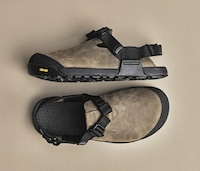 Clog-Style Hiking Footwear Image 3