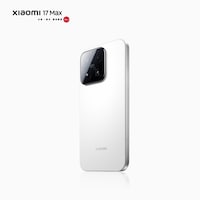 Oversized Triple-Camera Smartphones Image 3