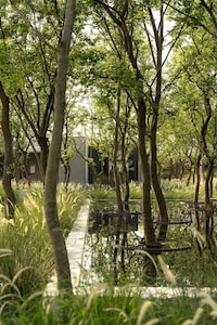 Lush Landscaping Projects Image 3