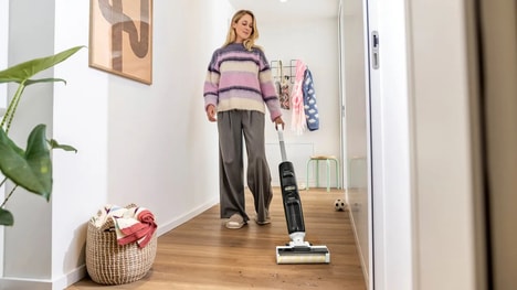 Dirt-Sensing Hard Floor Cleaners