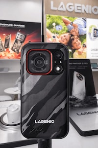 Mini-Sized Action Cam Smartphones Image 2