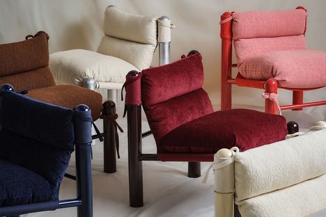 Metal Lounge Seating Capsules
