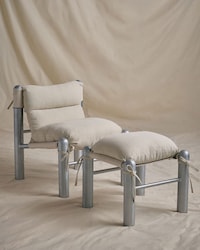 Metal Lounge Seating Capsules Image 2