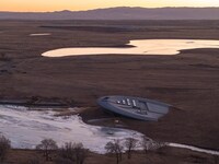 Saucer-Shaped Nestled Galleries Image 2