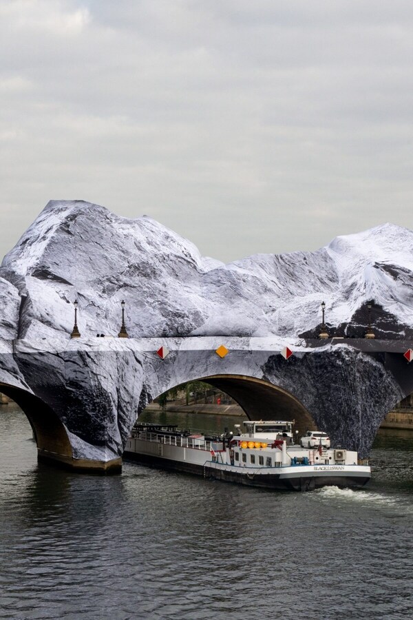 Wrapped Bridge Installations: JR Transforms the Pont Neuf with the La ...