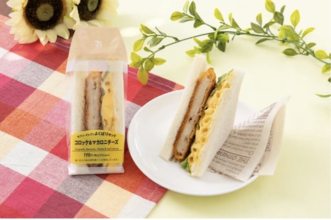 Cheesy Macaroni Retailer Sandwiches