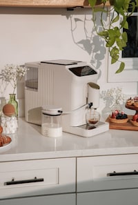 Sleek Automatic Espresso Machines Image 2