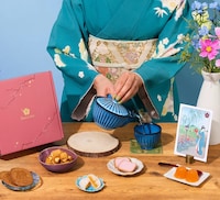 Spring-Themed Japanese Snack Boxes Image 1