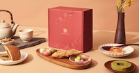 Spring-Themed Japanese Snack Boxes Image 5