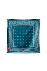 Collaborative Outdoor Towels Image 3
